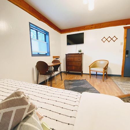 Flathead Lake Resort Woods Bay ภายนอก รูปภาพ