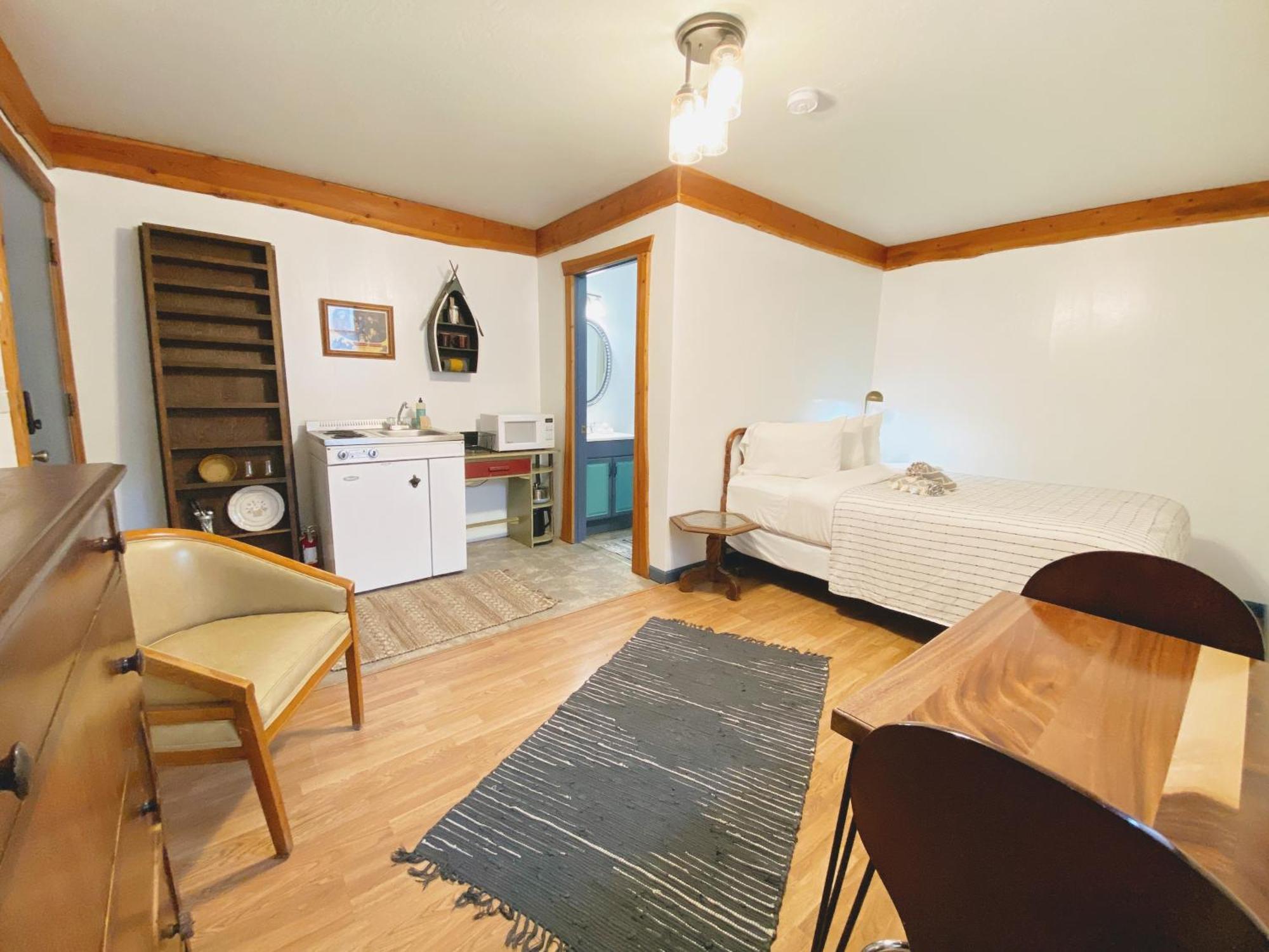 Flathead Lake Resort Woods Bay ภายนอก รูปภาพ
