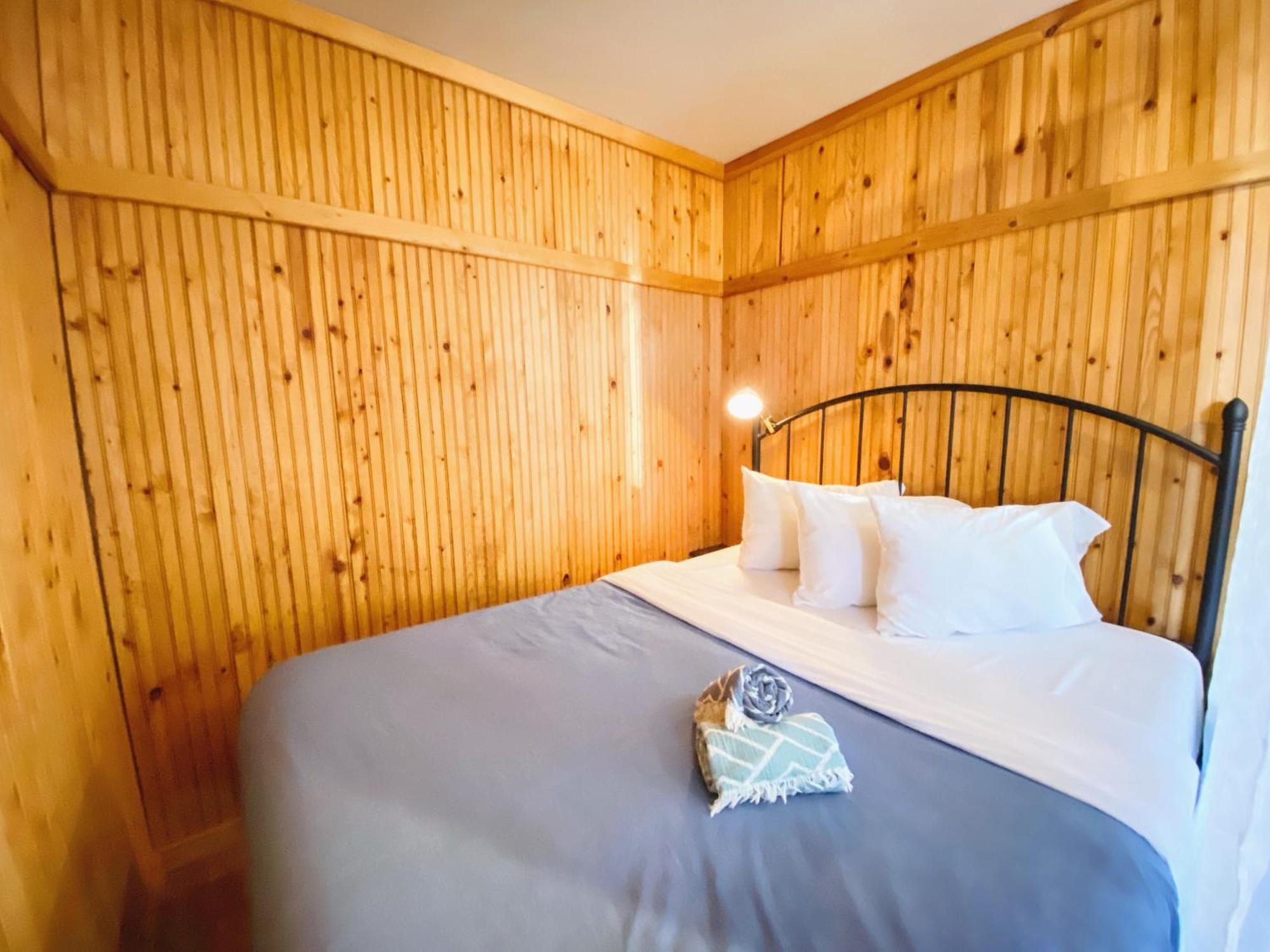Flathead Lake Resort Woods Bay ภายนอก รูปภาพ