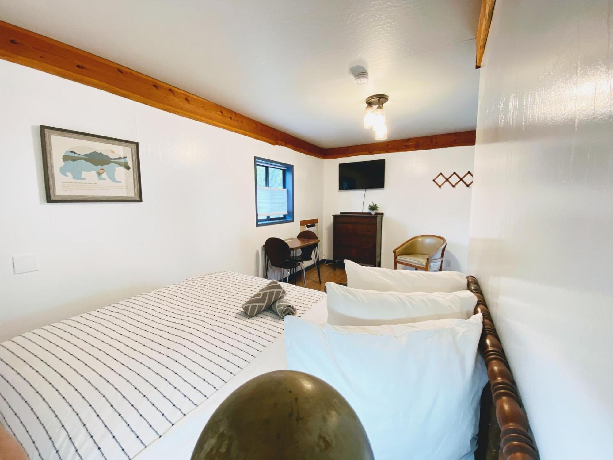 Flathead Lake Resort Woods Bay ภายนอก รูปภาพ