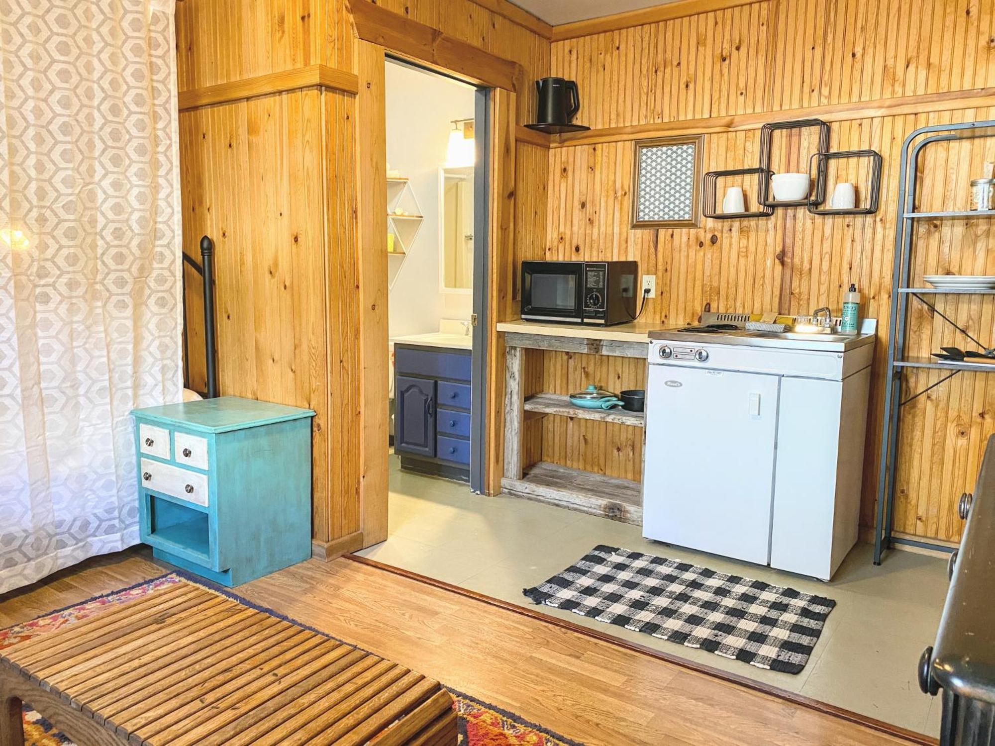Flathead Lake Resort Woods Bay ภายนอก รูปภาพ